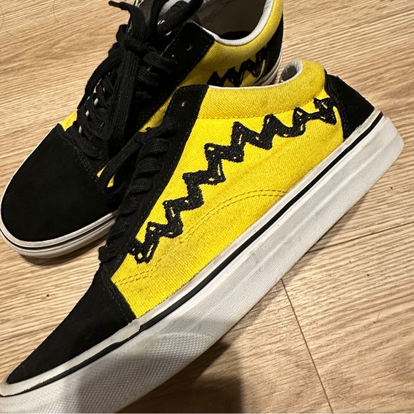 Vans X Peanuts Limited Edition Men’s Shoes - Picture 2 of 8